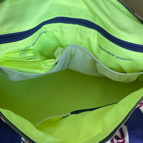 Rare Lululemon duffle - Picture 5 of 5